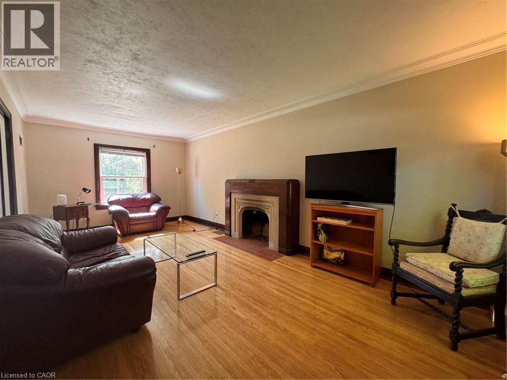 225 Bridgeport Road E Property Photo 2