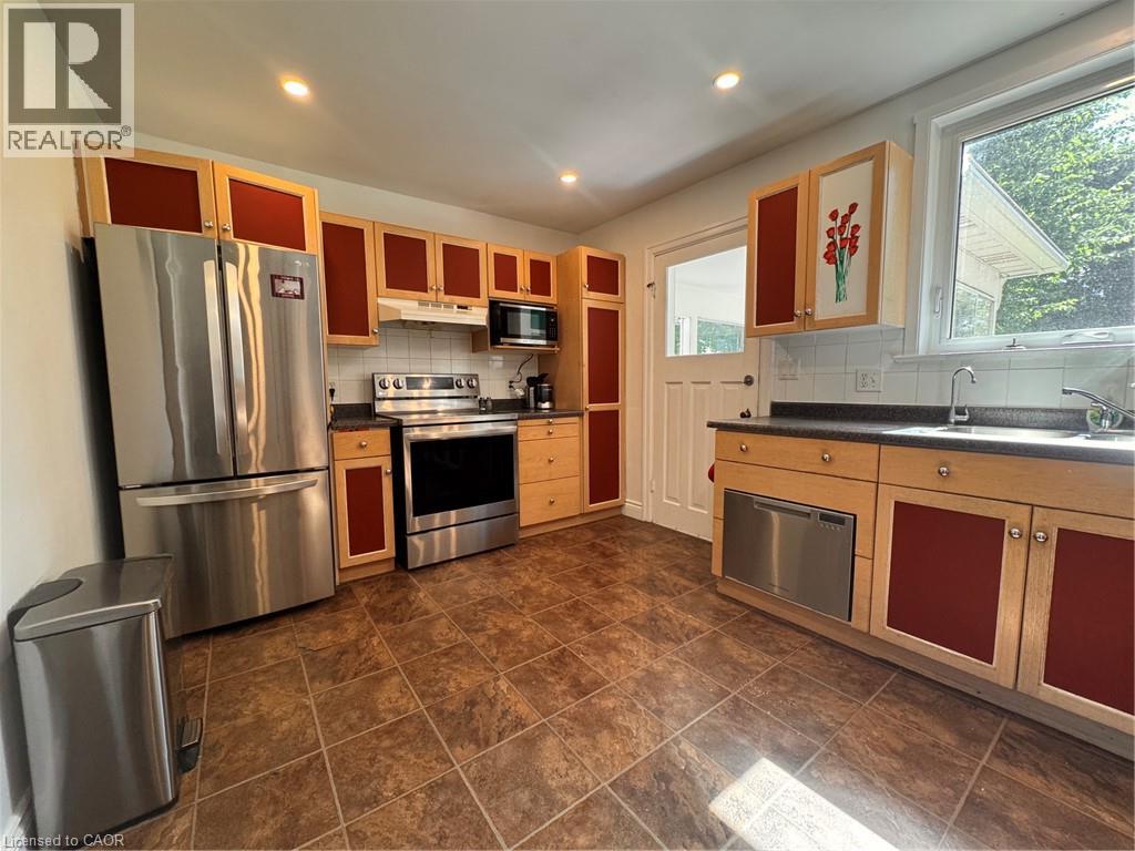 225 Bridgeport Road E Property Photo 5