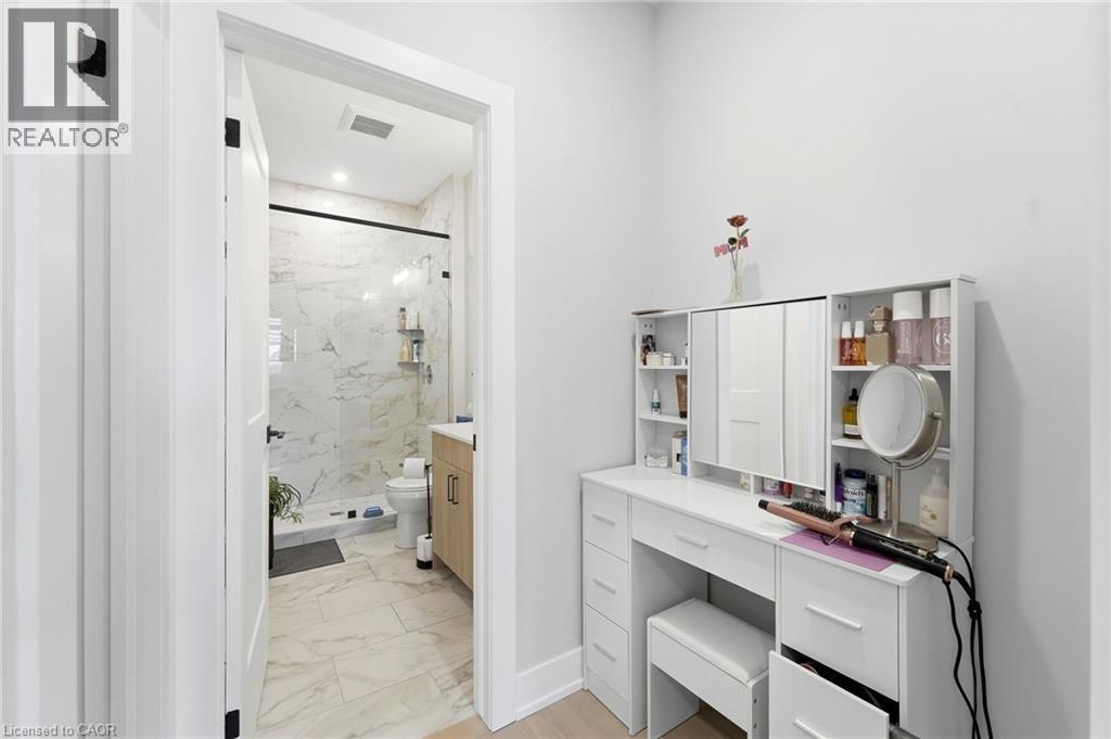 226 Lafayette Street E Property Photo 16