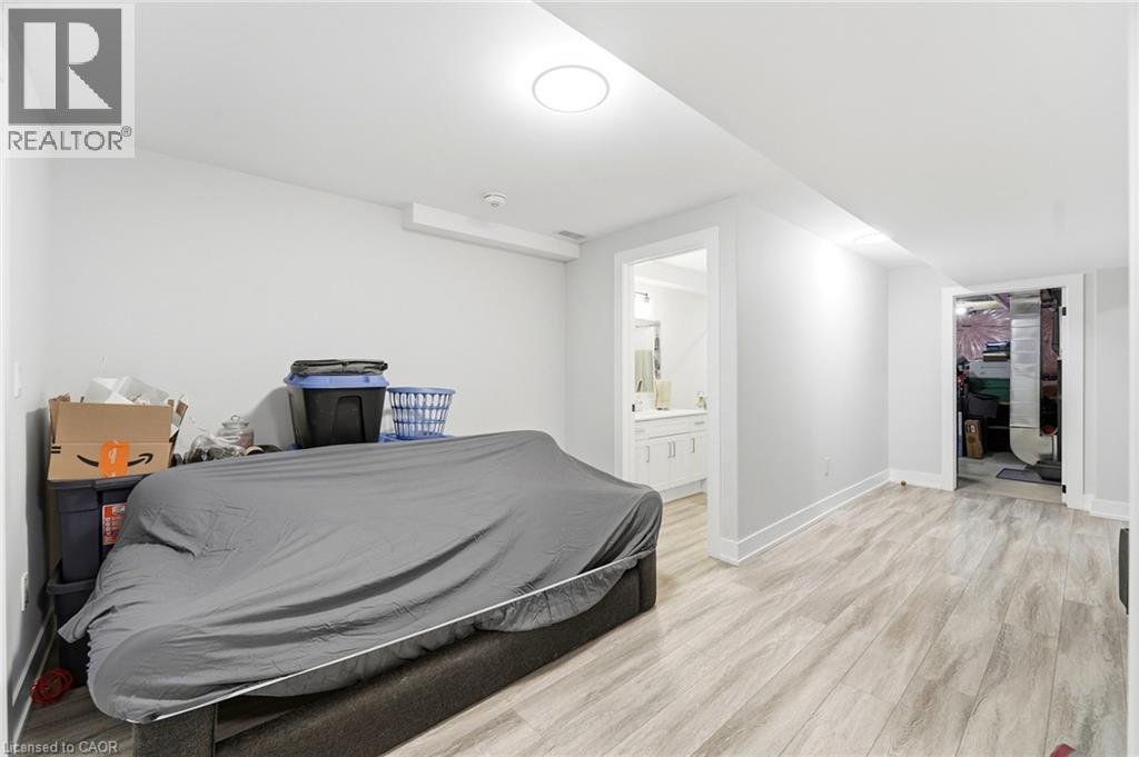 226 Lafayette Street E Property Photo 22
