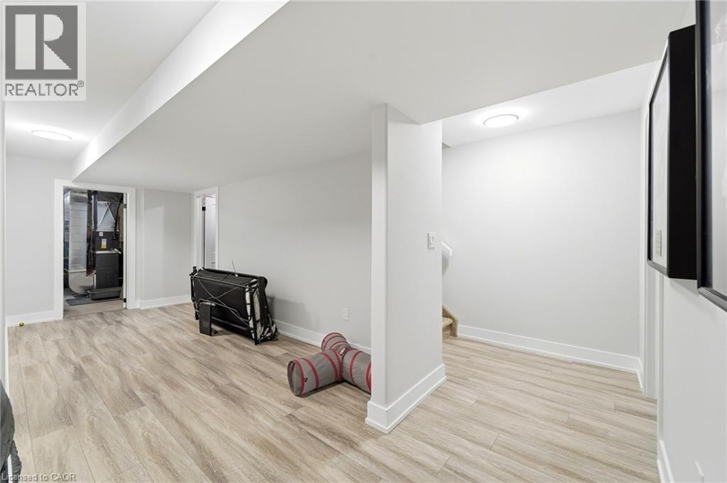 226 Lafayette Street E Property Photo 24