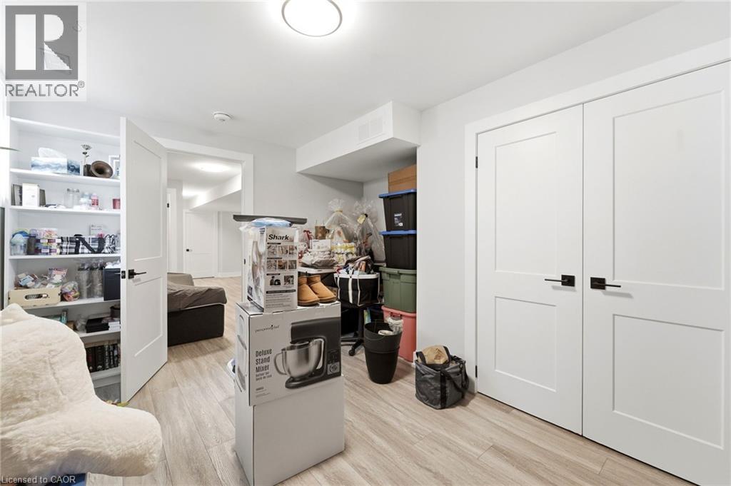 226 Lafayette Street E Property Photo 26