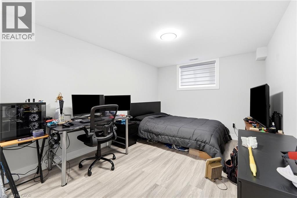 226 Lafayette Street E Property Photo 28