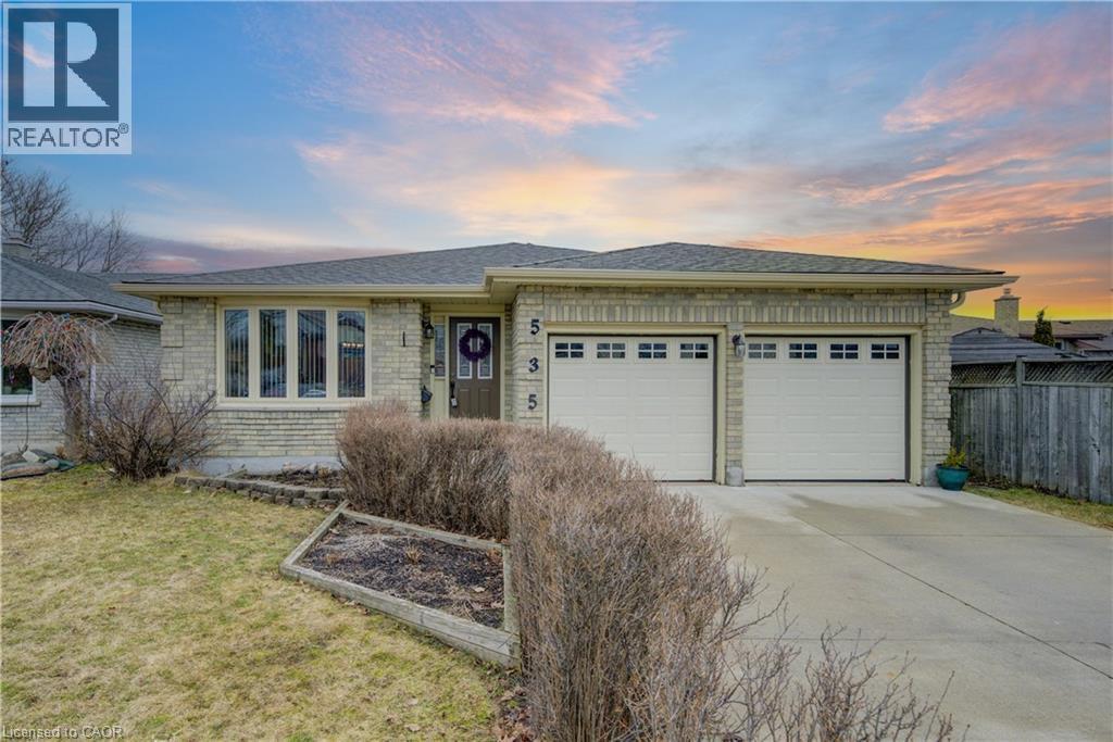 535 APPLEDALE Crescent Unit# Upper Property Photo 1