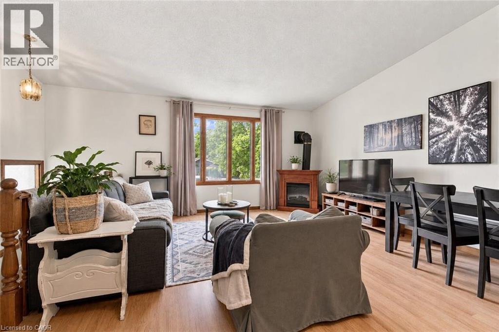 26 Renfrew Street E Property Photo 5