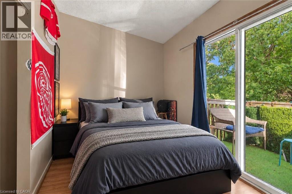 26 Renfrew Street E Property Photo 8