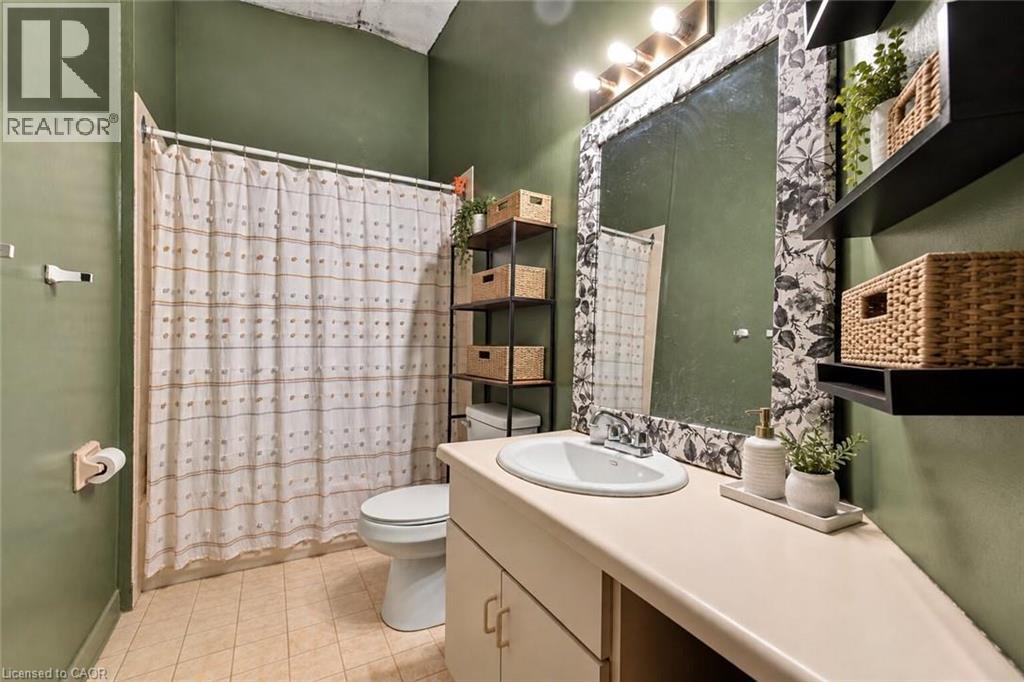 26 Renfrew Street E Property Photo 12