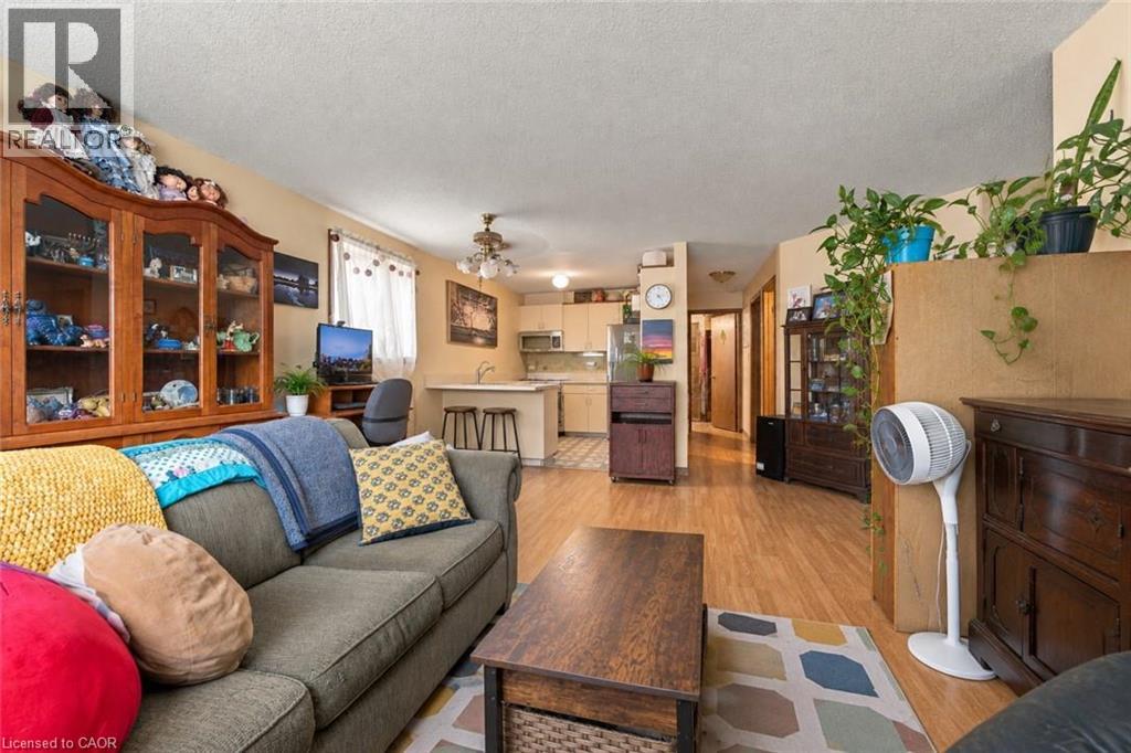 26 Renfrew Street E Property Photo 16