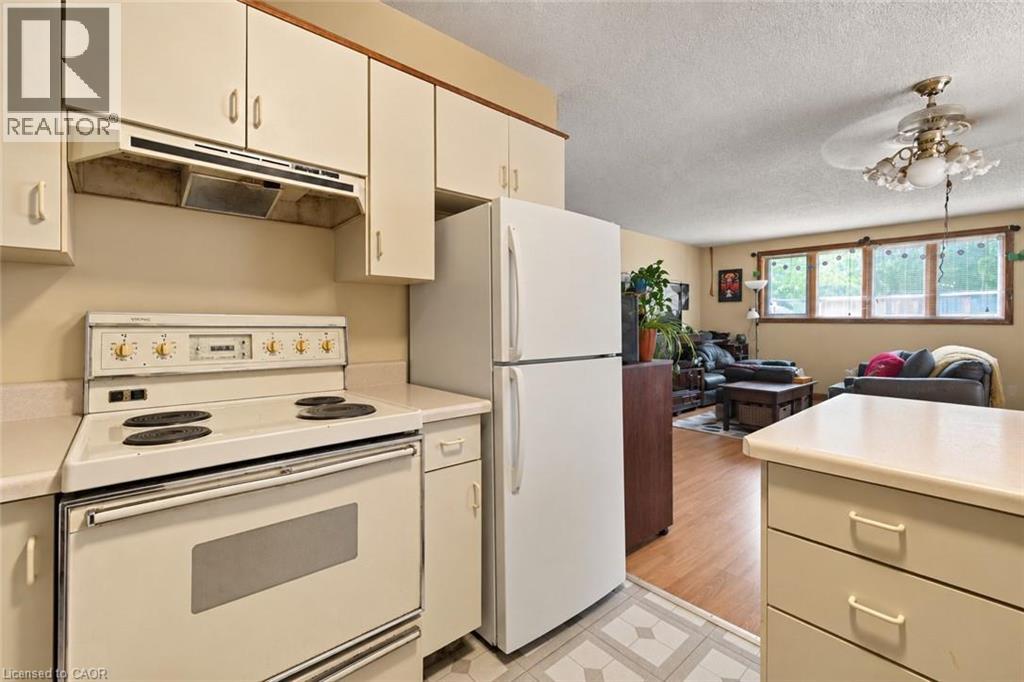 26 Renfrew Street E Property Photo 17