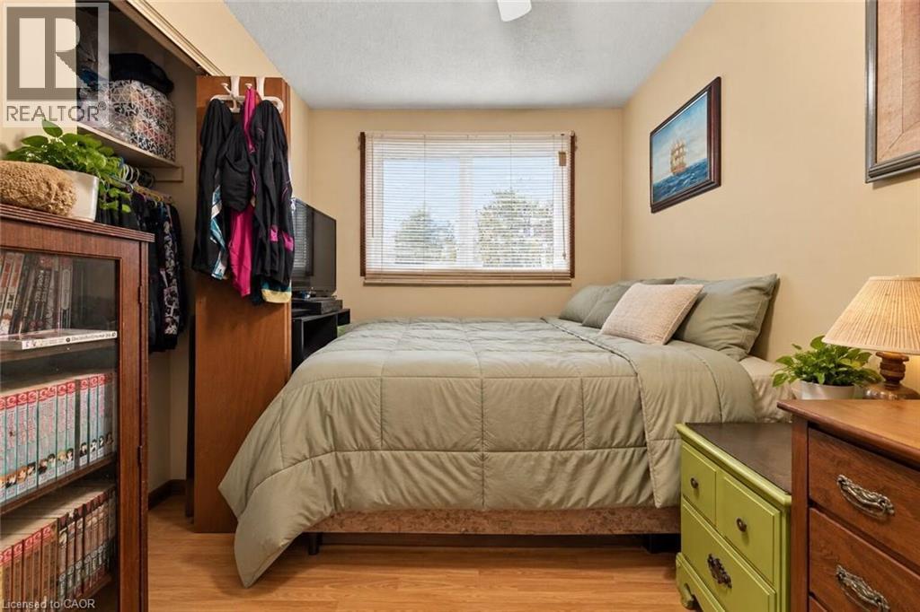 26 Renfrew Street E Property Photo 19