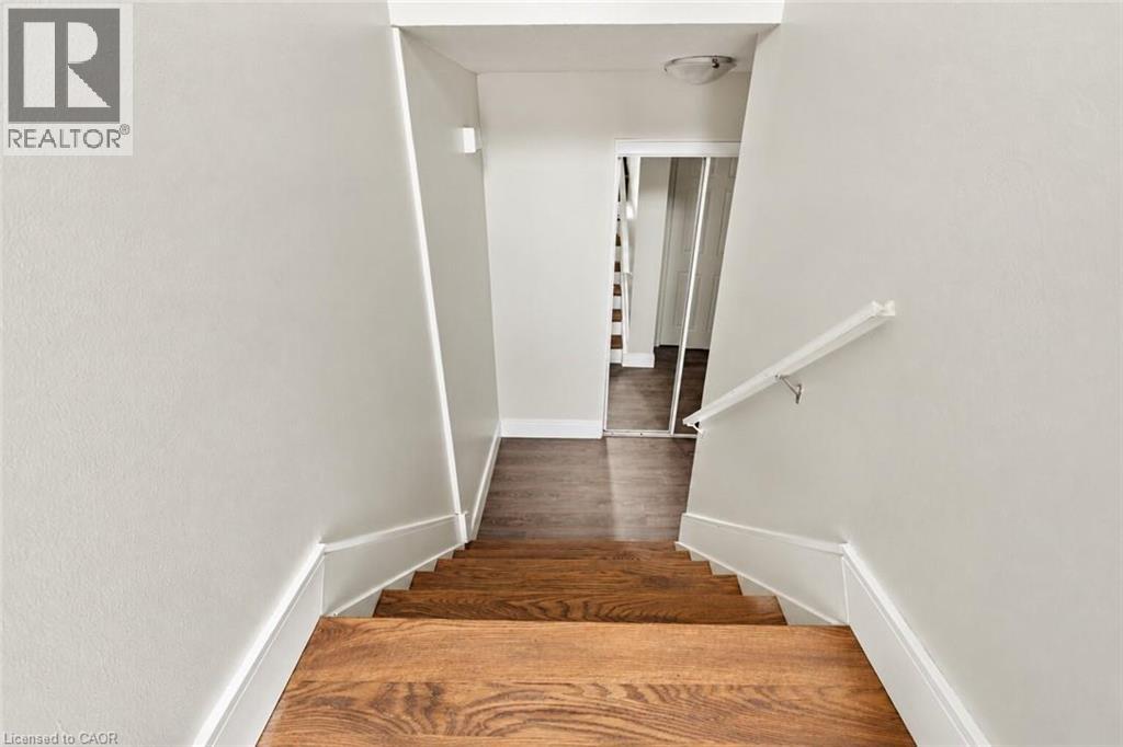 26 Renfrew Street E Property Photo 22