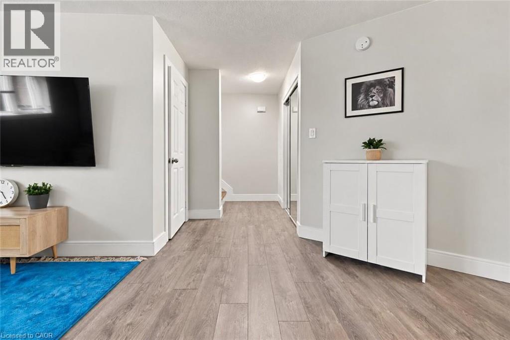 26 Renfrew Street E Property Photo 23
