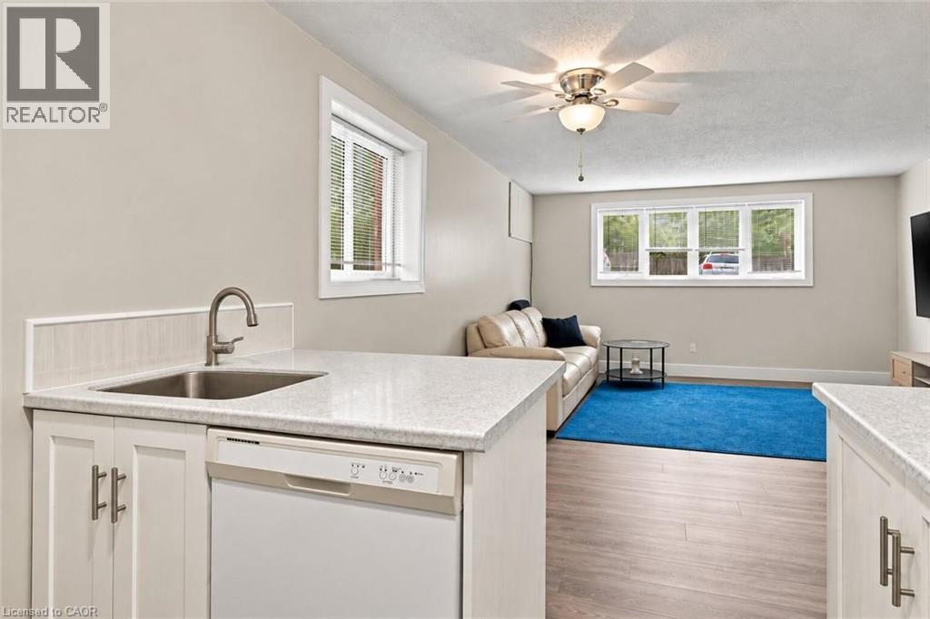 26 Renfrew Street E Property Photo 26