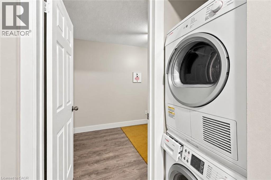 26 Renfrew Street E Property Photo 31