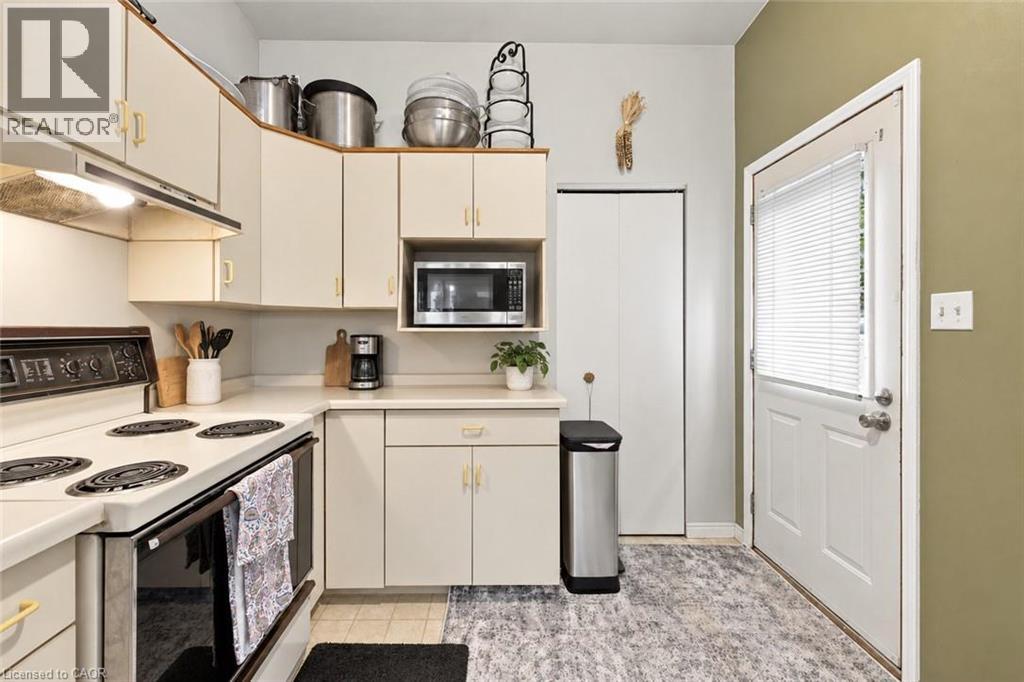 26 Renfrew Street E Property Photo 34