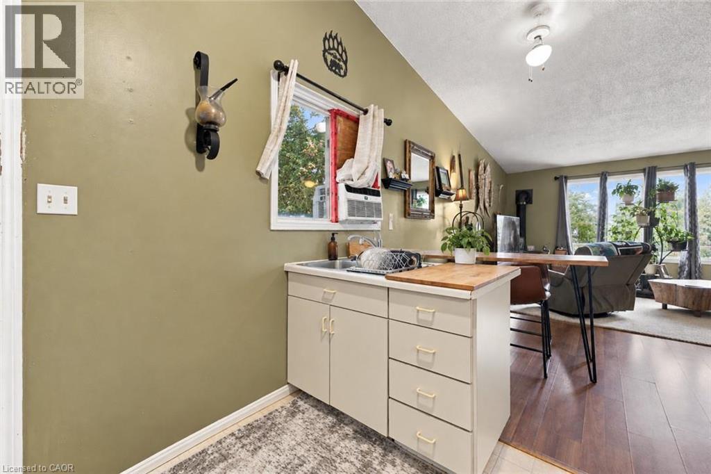 26 Renfrew Street E Property Photo 36