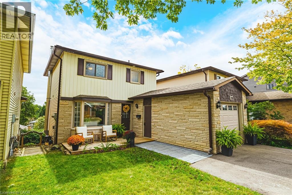 19 Hillsdale Court Property Photo 1