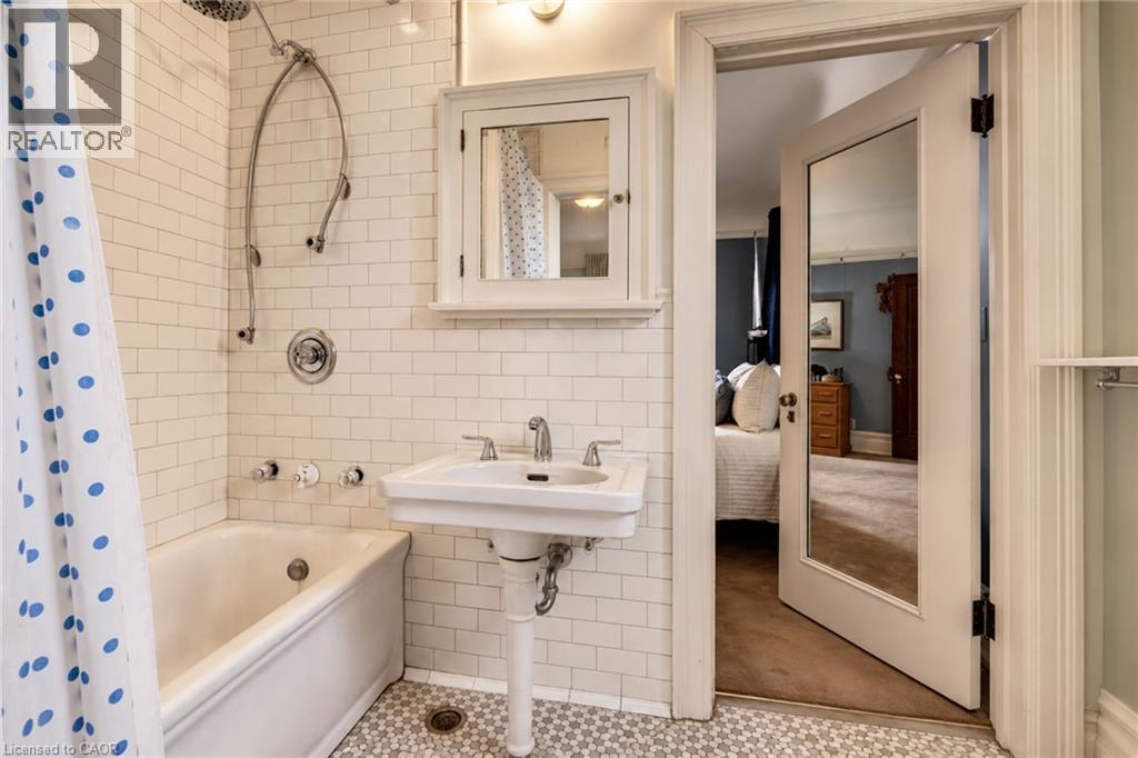 5 Undercliffe Avenue Property Photo 28