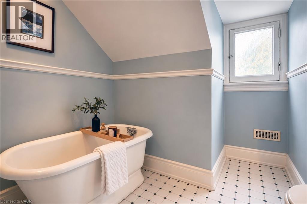 5 Undercliffe Avenue Property Photo 39