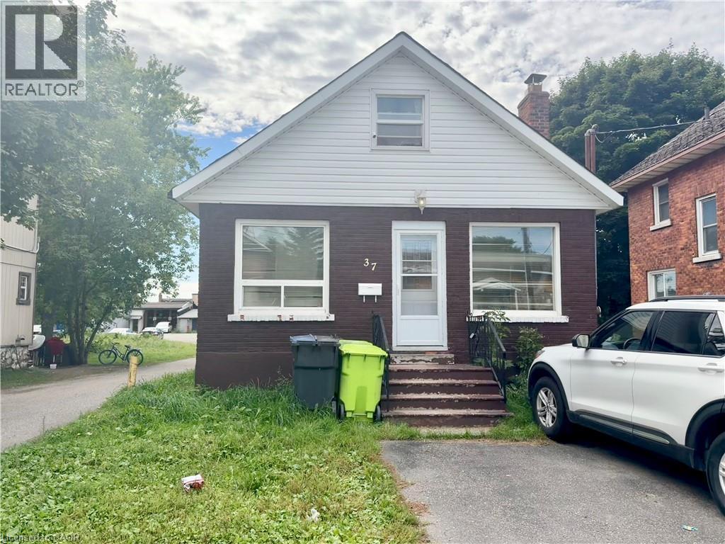 37 Albert Street E Property Photo 1