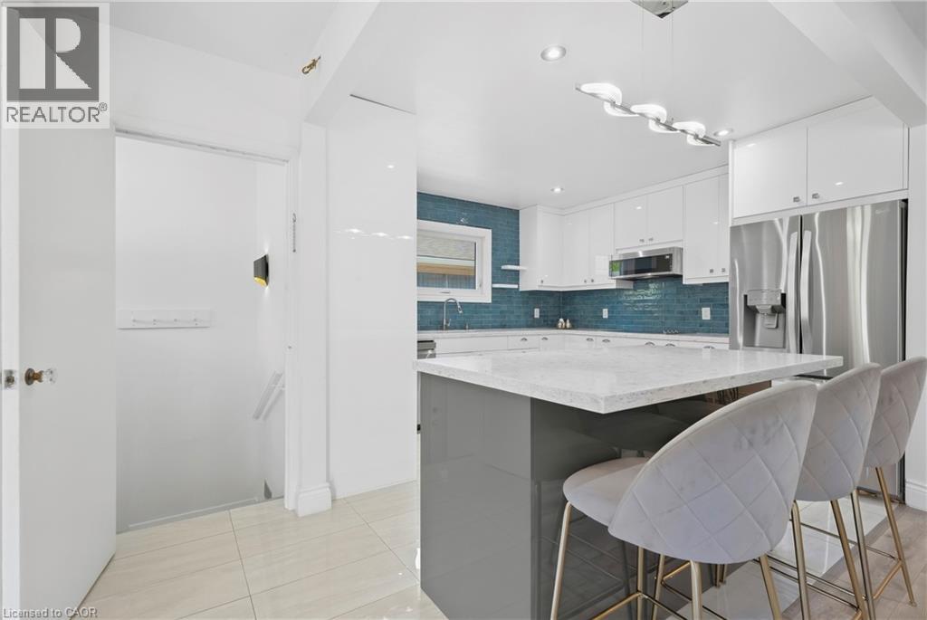 215 West 33rd Street Property Photo 11