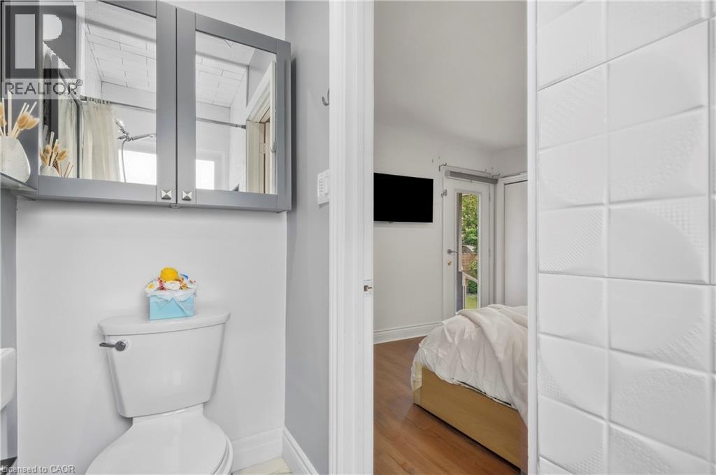 215 West 33rd Street Property Photo 18