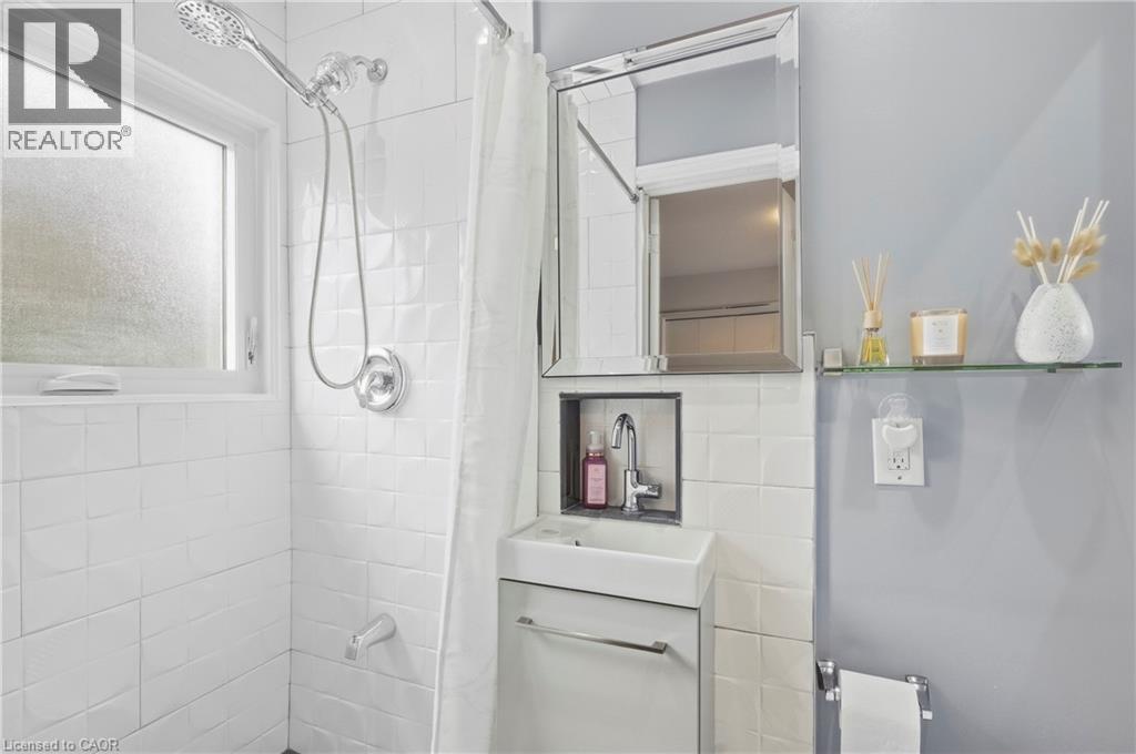 215 West 33rd Street Property Photo 19