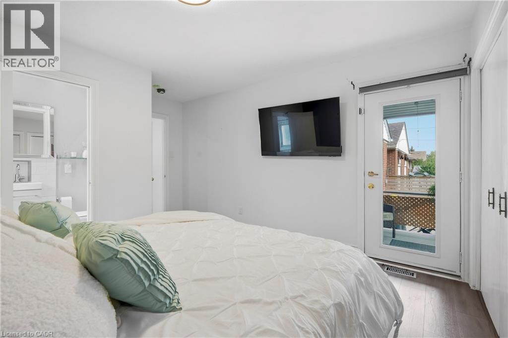 215 West 33rd Street Property Photo 20