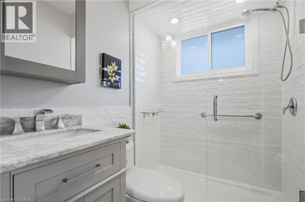 215 West 33rd Street Property Photo 25