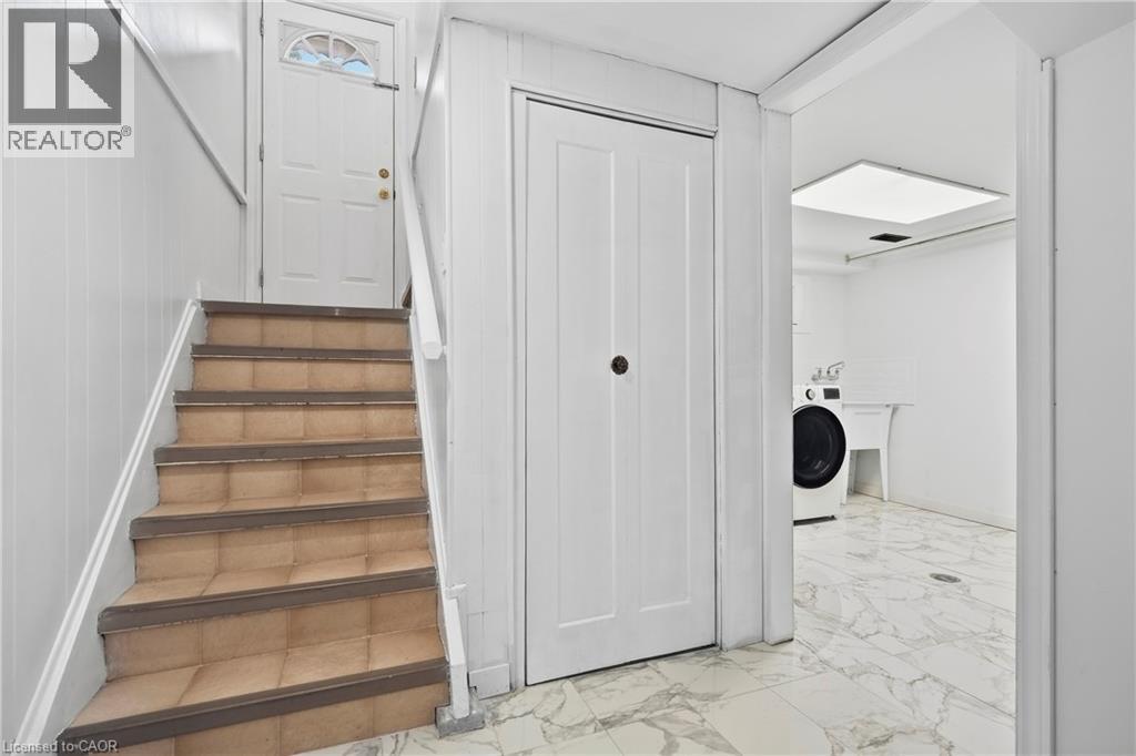 215 West 33rd Street Property Photo 27