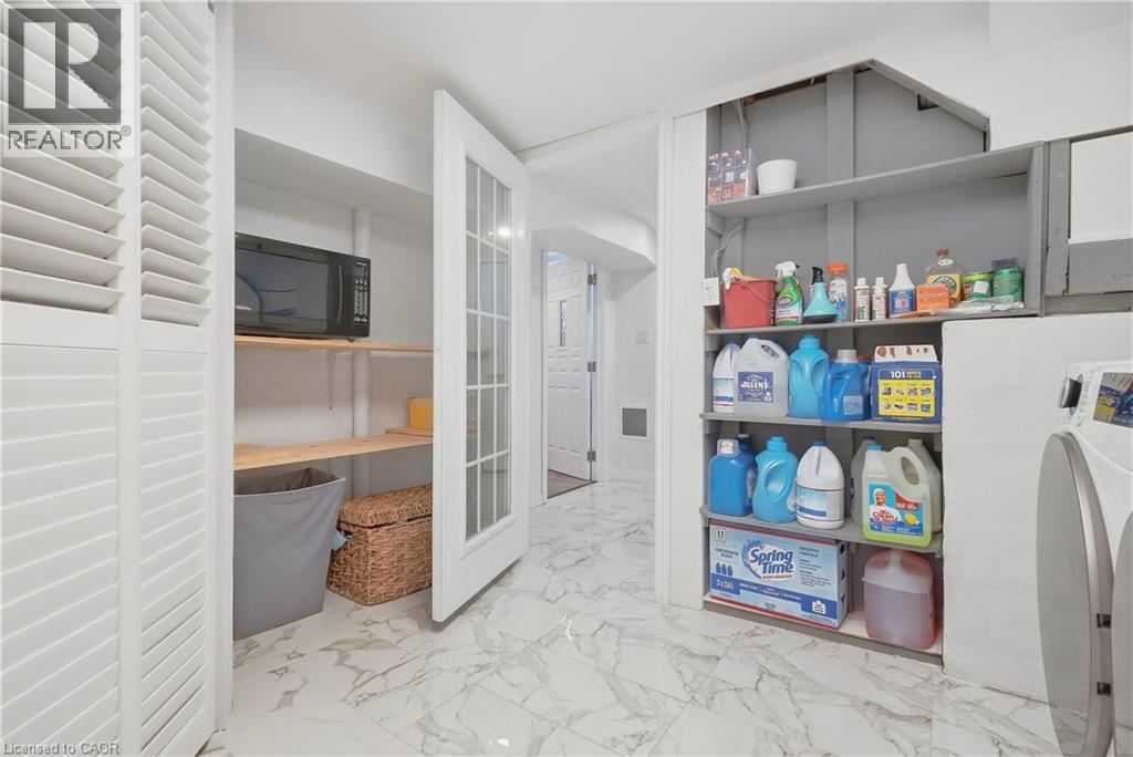 215 West 33rd Street Property Photo 28