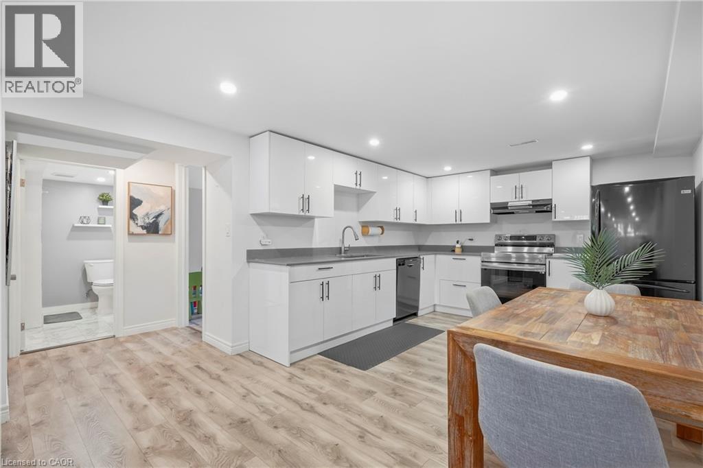215 West 33rd Street Property Photo 30