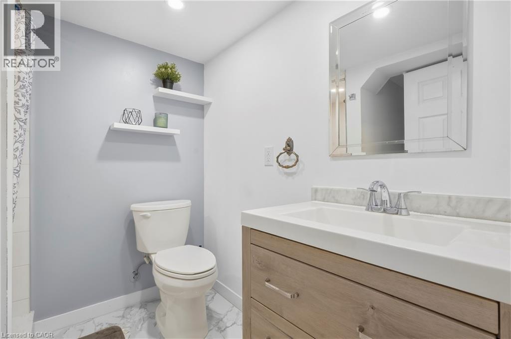 215 West 33rd Street Property Photo 36