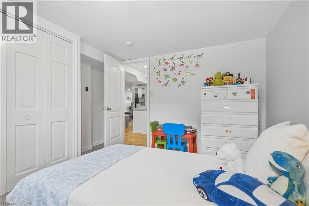 215 West 33rd Street Property Photo 38