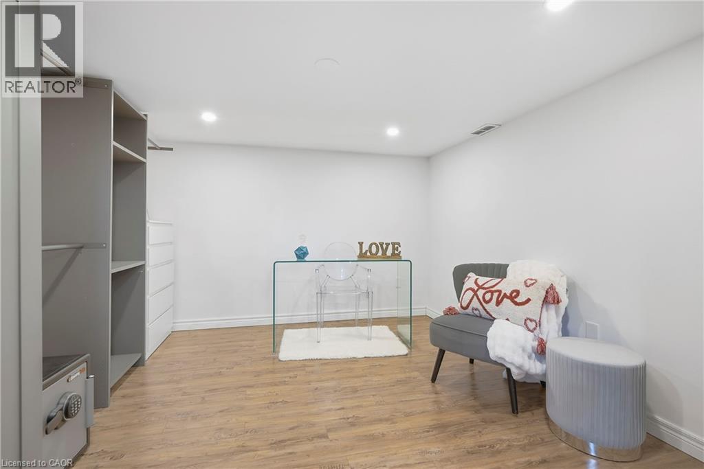215 West 33rd Street Property Photo 39
