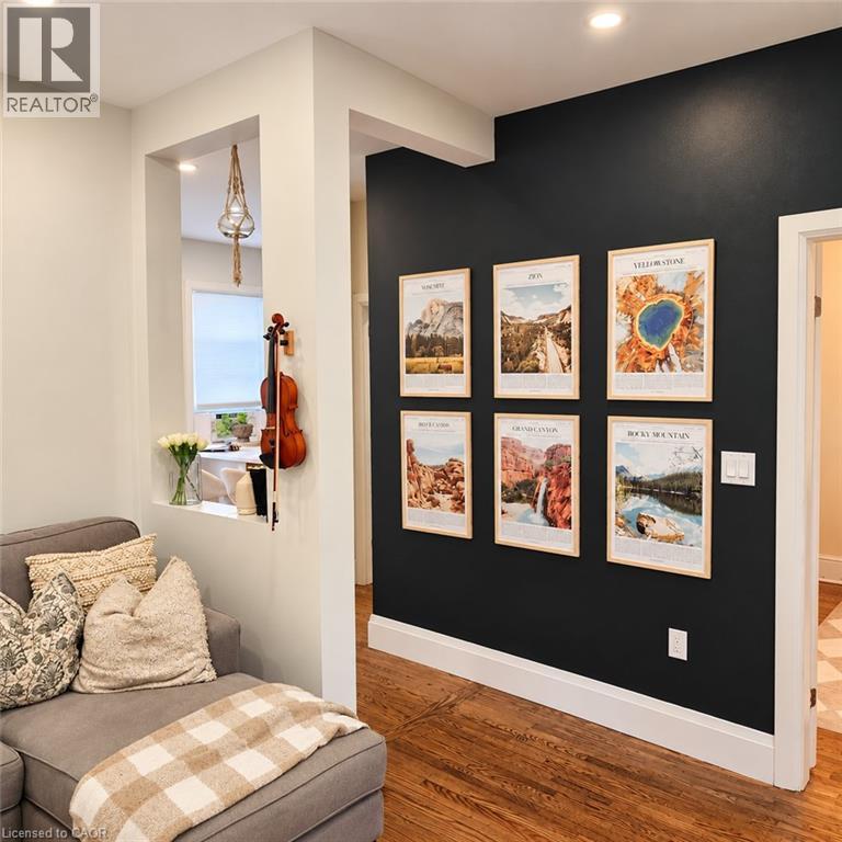 6 Dufferin Street Property Photo 8