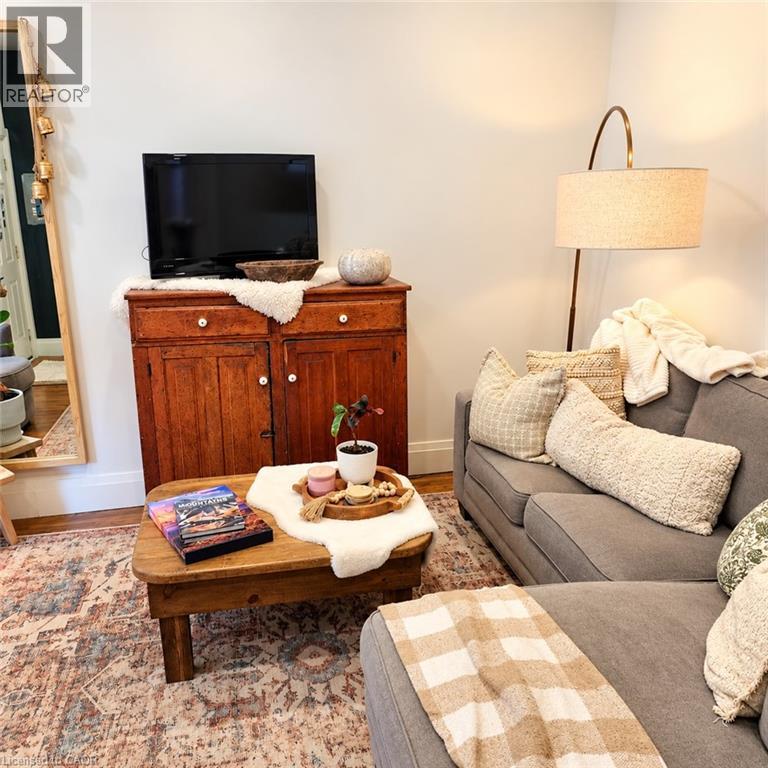 6 Dufferin Street Property Photo 12