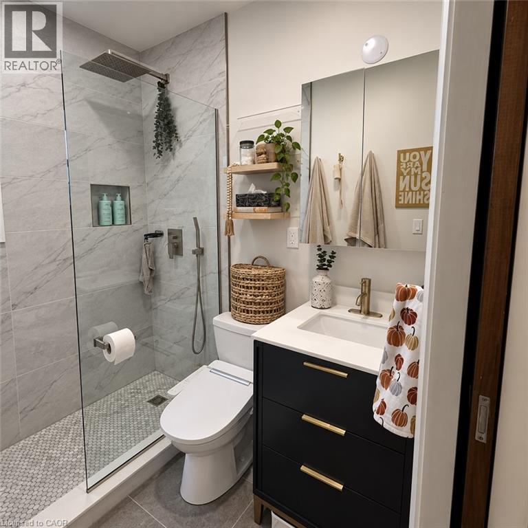 6 Dufferin Street Property Photo 14