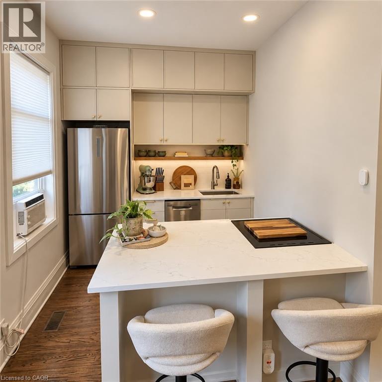 6 Dufferin Street Property Photo 17