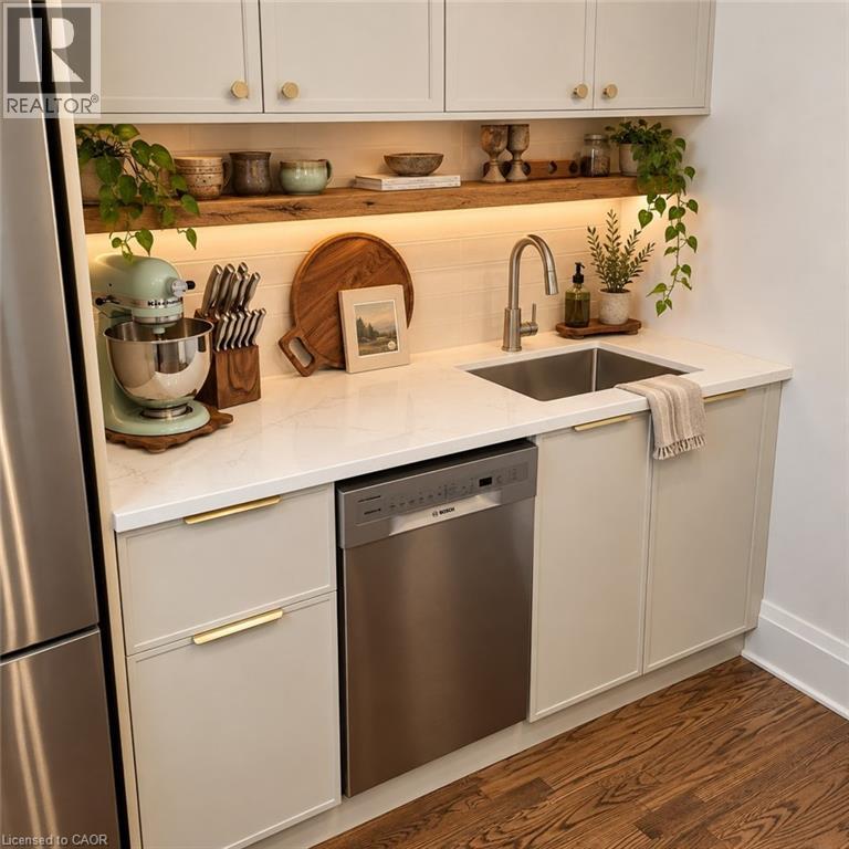 6 Dufferin Street Property Photo 21