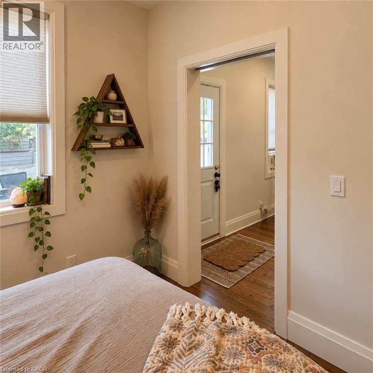6 Dufferin Street Property Photo 23