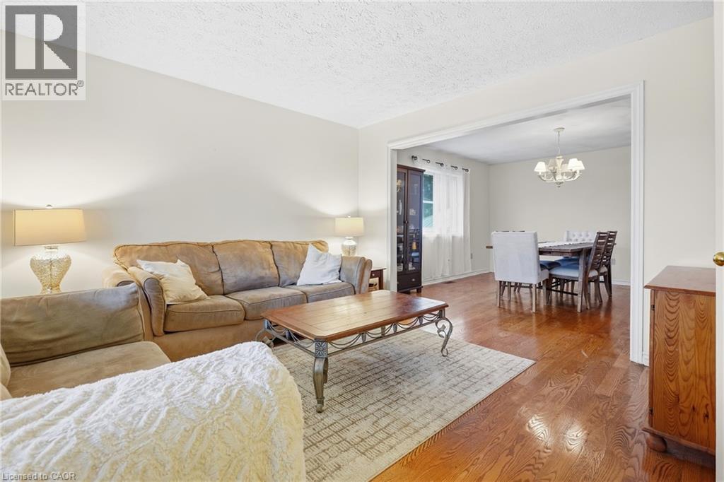76 Madeira Crescent Property Photo 4