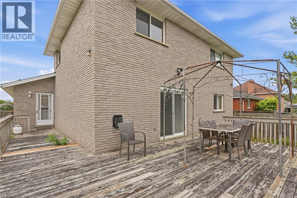 76 Madeira Crescent Property Photo 11