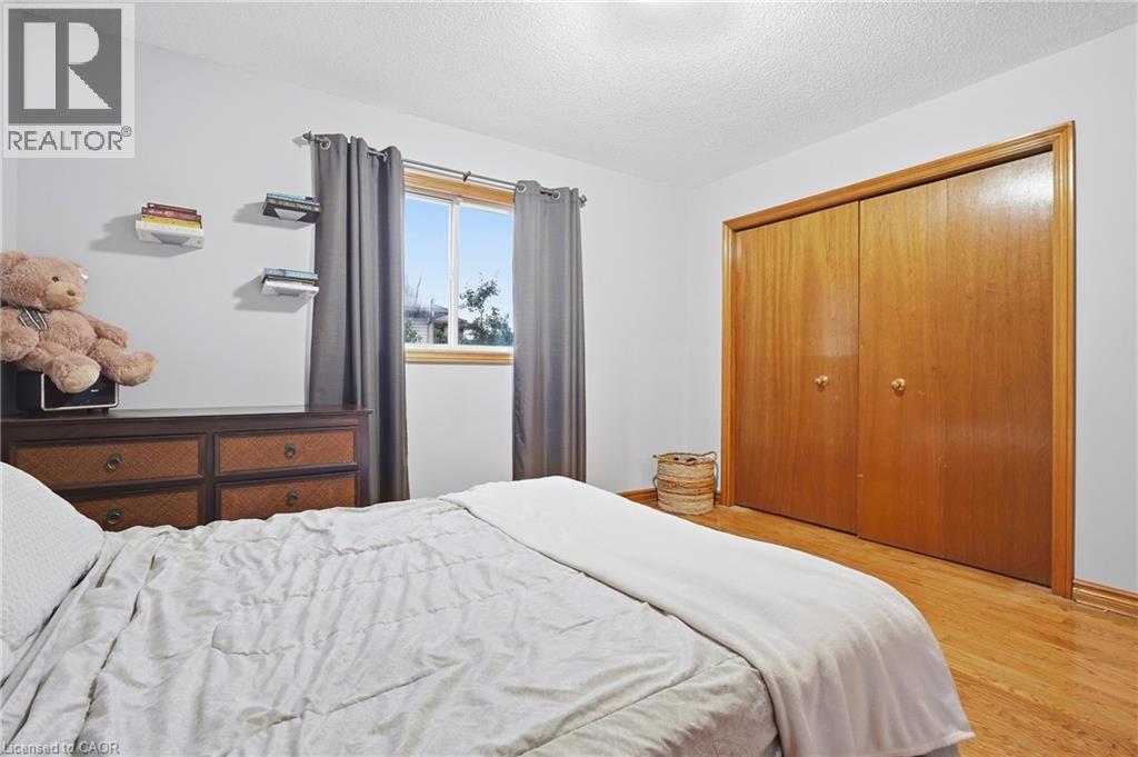 76 Madeira Crescent Property Photo 16