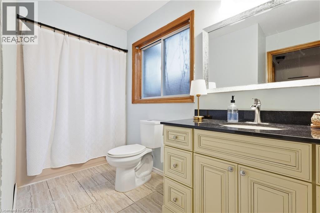 76 Madeira Crescent Property Photo 18