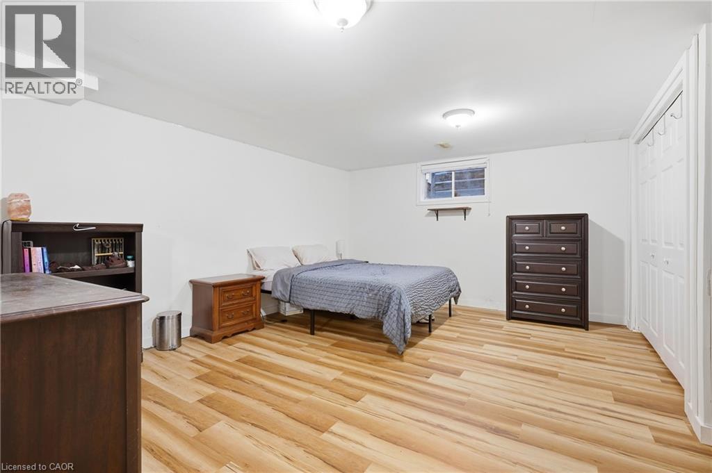 76 Madeira Crescent Property Photo 23