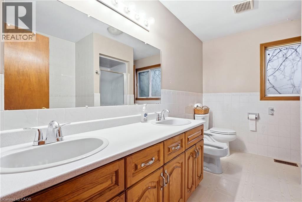 76 Madeira Crescent Property Photo 32