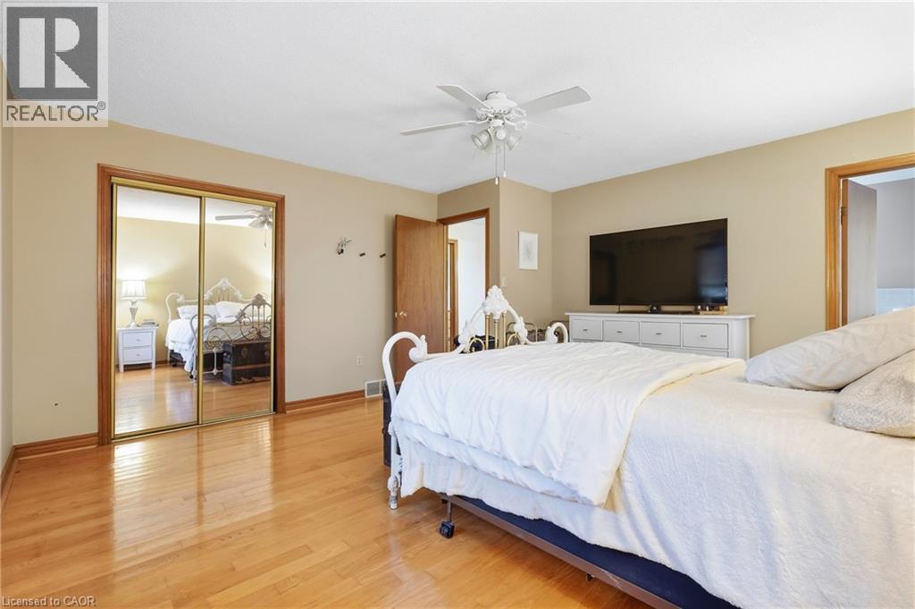 76 Madeira Crescent Property Photo 34