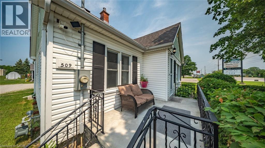 509 Queensway W Property Photo 5