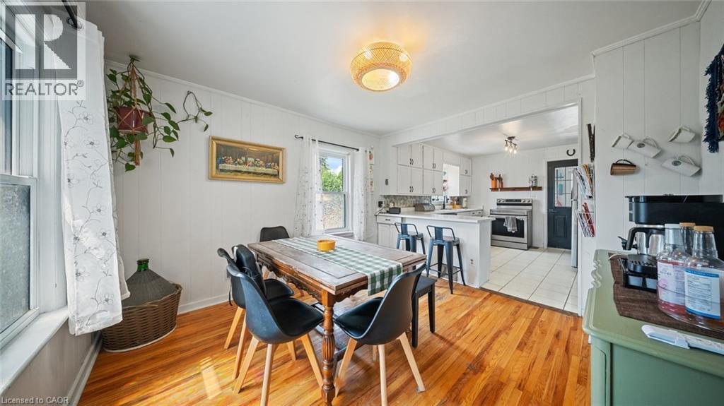 509 Queensway W Property Photo 9